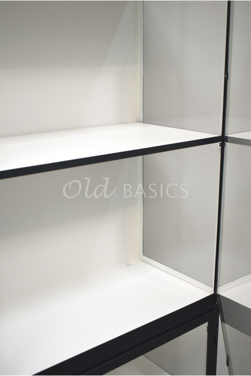 Detail van Apothekerskast Vitrine, 2 deuren, RAL7021, zwart, grijs, materiaal staal